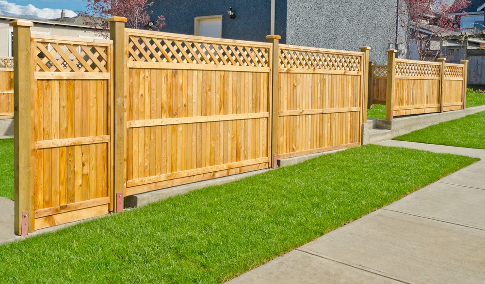 light-wood-fence-050522.jpg